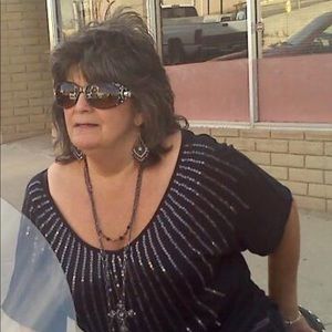 Meet your Posher, Debbie